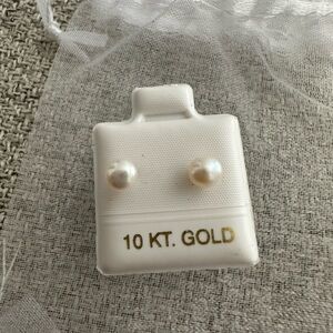 10 KT Gold Pearl Earrings